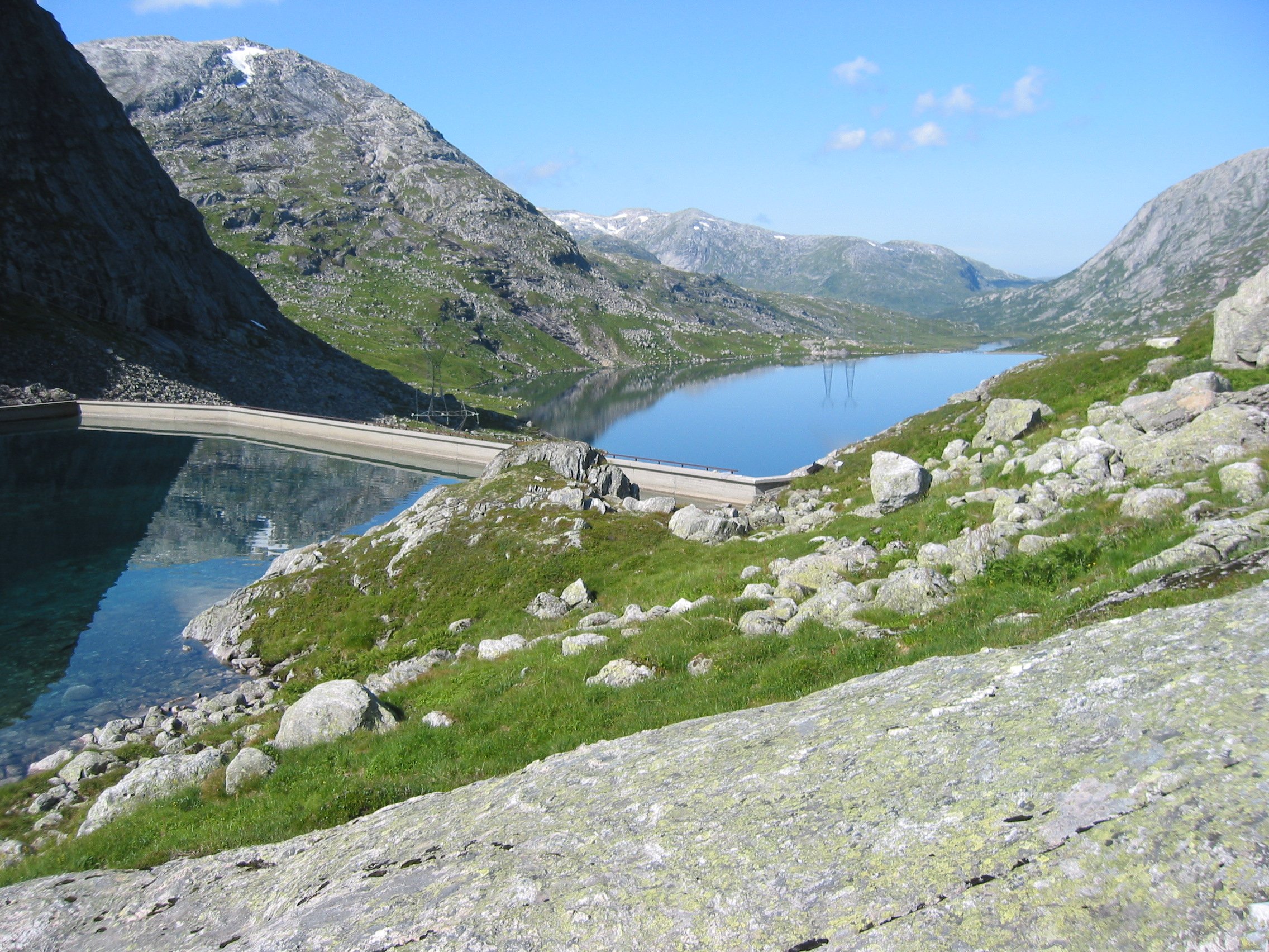Hardbakkevatnet og Stølsvatnet i Høyanger