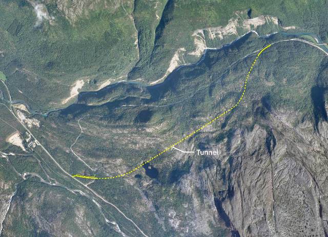 Satelittfoto som viser de nye vegtraseene og tunnelen skissert inn